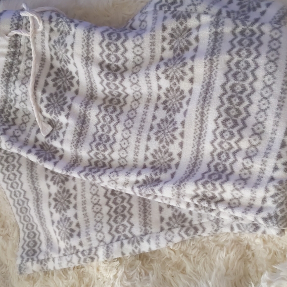 Old navy fleece pajama bottoms - Picture 2 of 6